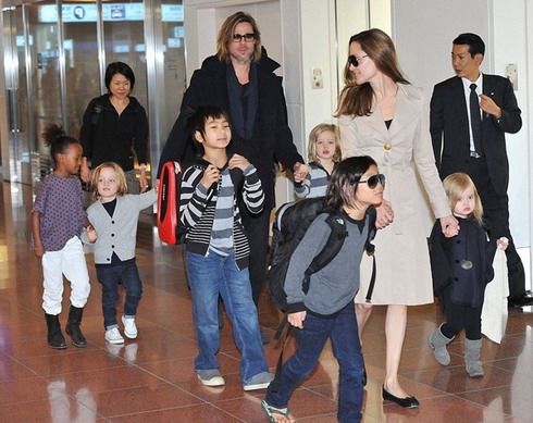 angelina-jolie-va-cach-day-con-‘khong-giong-ai’-tren-the-gioi--giadinhonline.vn 2