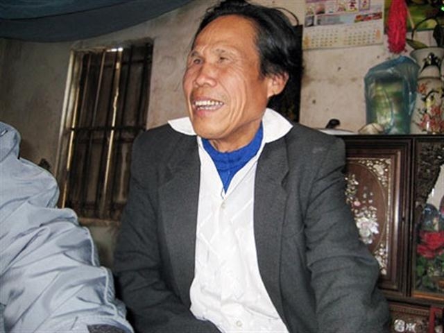 nguoi-dan-ong-mu-co-10-vo-va-24-con-chu-tich-thi-tran-noi-gi-giadinhonline.vn 1