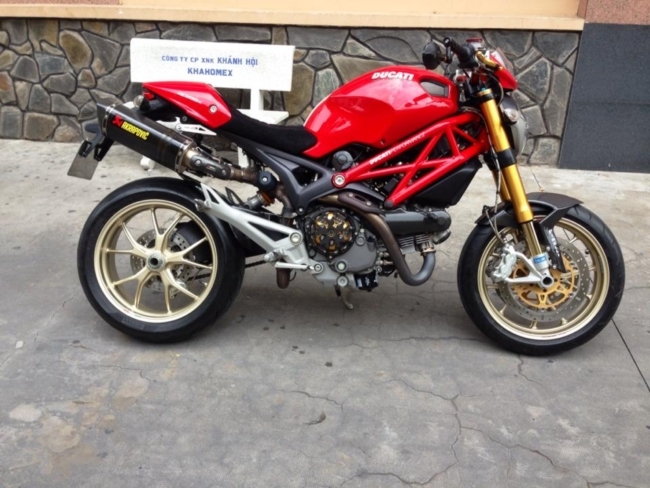 ducati-monster-quotquai-thuquot-dep-me-hon-xuat-hien-tai-viet-nam-giadinhonline.vn 5