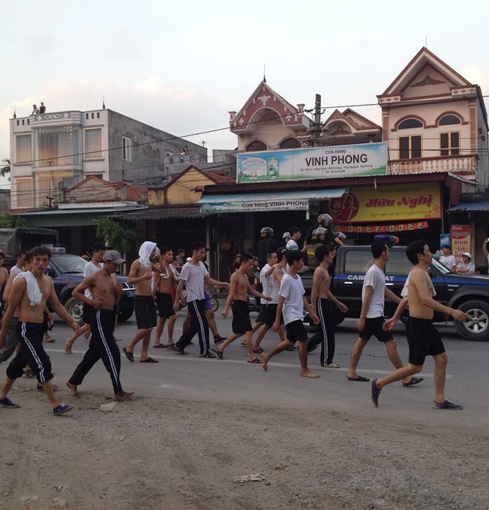 400-hoc-vien-cai-nghien-tron-trai-ao-ao-do-ra-duong-giadinhonline.vn 3