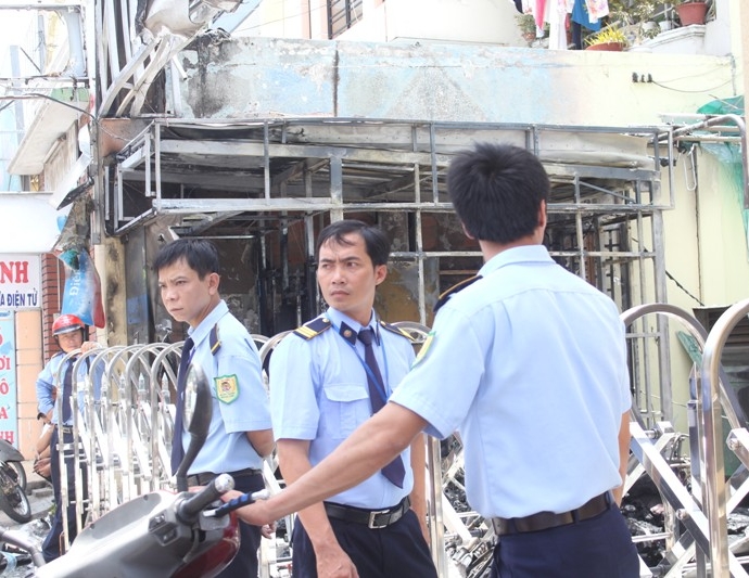 chay-chi-nhanh-ngan-hang-nhieu-xe-may-va-cay-atm-bi-thieu-rui-giadinhonline.vn 6