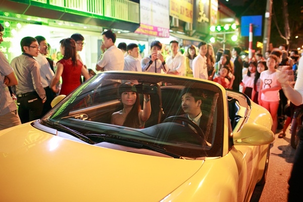 bang-cuong-lai-sieu-xe-cho-gai-la-du-sap-cuoi-dj-oxy-giadinhonline.vn 5