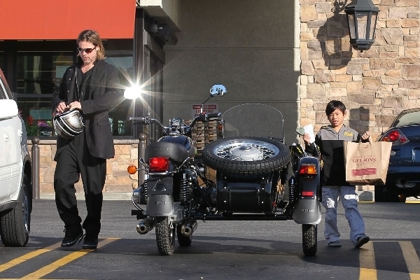dan-mo-to-phan-khoi-lon-cua-brad-pitt-tome-cruise-va-david-beckham-giadinhonline.vn 9