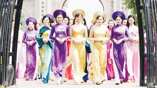 chan-dai-vpbank-di-thi-hoa-hau-viet-nam-2014-giadinhonline.vn 3