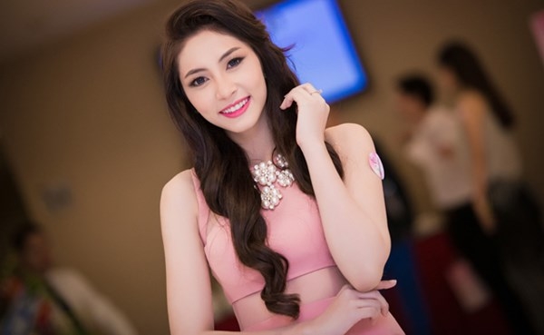 dang-thu-thao-len-duong-tham-du-hoa-hau-quoc-te-2014-giadinhonline.vn 1
