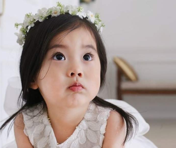 co-be-han-3-tuoi-thu-hut-700-ngan-quotlikequot-tren-mang-xa-hoi--giadinhonline.vn 3