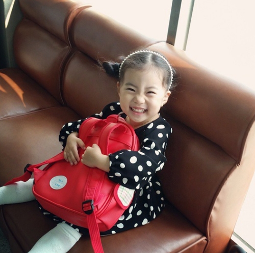 co-be-han-3-tuoi-thu-hut-700-ngan-quotlikequot-tren-mang-xa-hoi--giadinhonline.vn 6