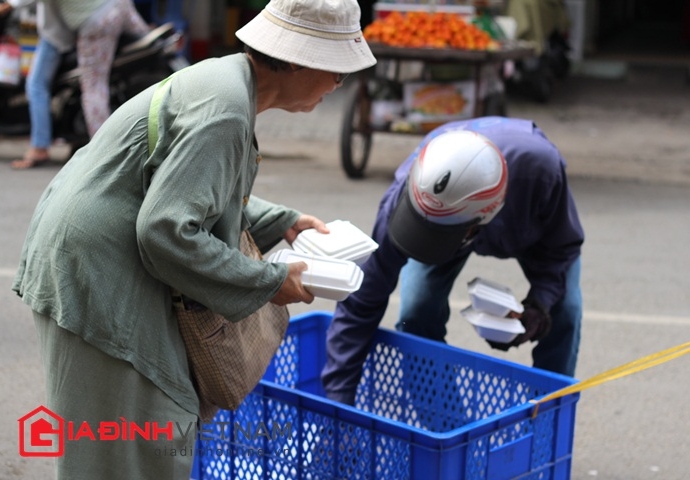 nguoi-nghe-si-mot-thoi-va-cuoc-song-muu-sinh-bang-ve-so-giadinhonline.vn 4