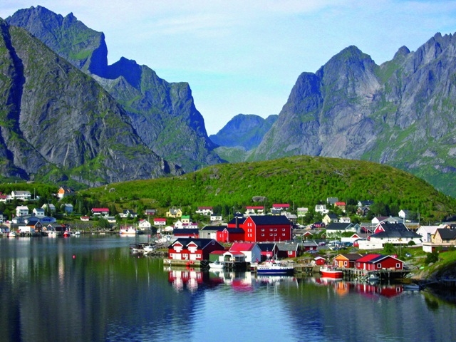 Phong cảnh sơn thủy hữu tình tại ngôi làng đẹp nhất Na Uy