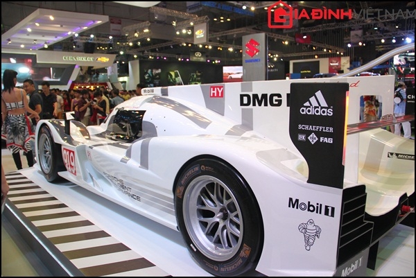 nhung-mau-xe-quotdinhquot-nhat-tai-vietnam-motor-show-2014-giadinhonline.vn 23