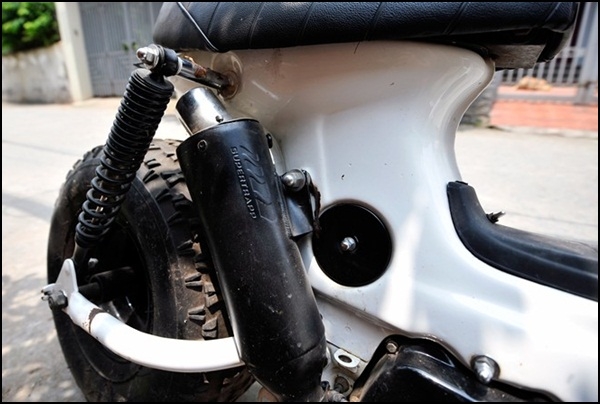 honda-chaly-do-ham-ho-voi-banh-xe-quotkhungquot-giadinhonline.vn 9
