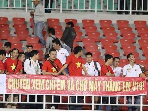 cu-dan-mang-ram-ro-che-anh-viet-nam-thua-dau-truoc-malaysia-giadinhonline.vn 2