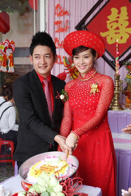 nhung-kieu-toc-phu-hop-voi-co-dau-khi-mac-ao-dai-giadinhonline.vn 9