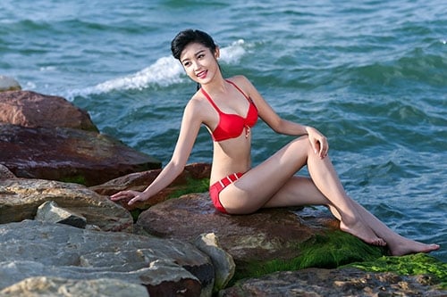bo-anh-bikini-day-cuon-hut-cua-a-hau-huyen-my-giadinhonline.vn 3