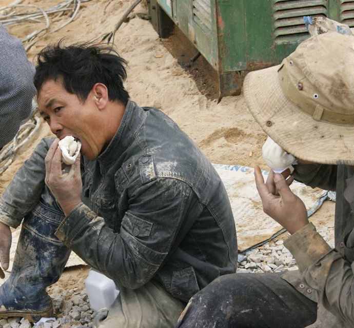 tin-moi-nhat-vu-sap-ham-thuy-dien-lam-dong-luc-luong-cuu-ho-da-len-den-700-nguoi-giadinhonline.vn 2