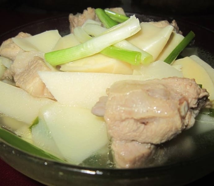 cach-nau-canh-xuong-voi-mang-thom-ngon-don-gian-giadinhonline.vn 1