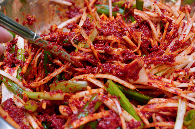 cach-lam-kim-chi-chuan-theo-huong-dan-cua-co-gai-han-quoc-giadinhonline.vn 29