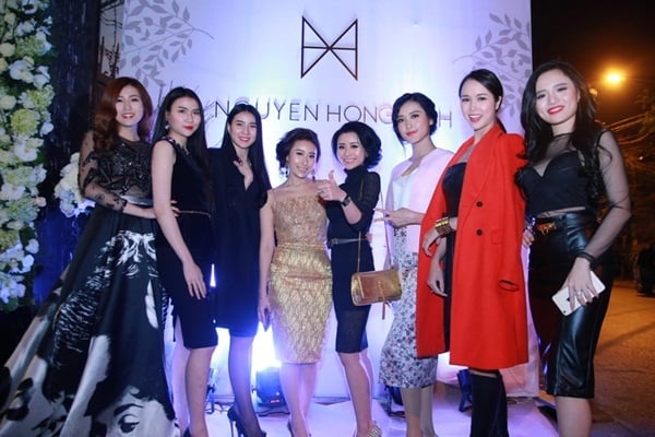 ngoc-anh-do-dang-cung-a-hau-tu-anh-giua-troi-dong-ha-noi-giadinhonline.vn 13