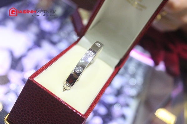 bo-trang-suc-vang-trang-18k-–-qua-tang-thong-minh-cho-phai-dep-ngay-83--giadinhonline.vn 1
