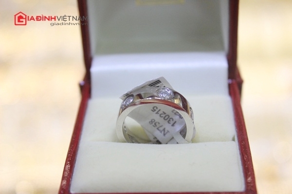 bo-trang-suc-vang-trang-18k-–-qua-tang-thong-minh-cho-phai-dep-ngay-83--giadinhonline.vn 6