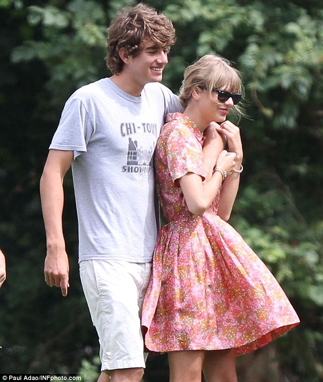 10-chang-trai-la-nguon-cam-hung-sang-tac-cua-taylor-swift-giadinhonline.vn 8