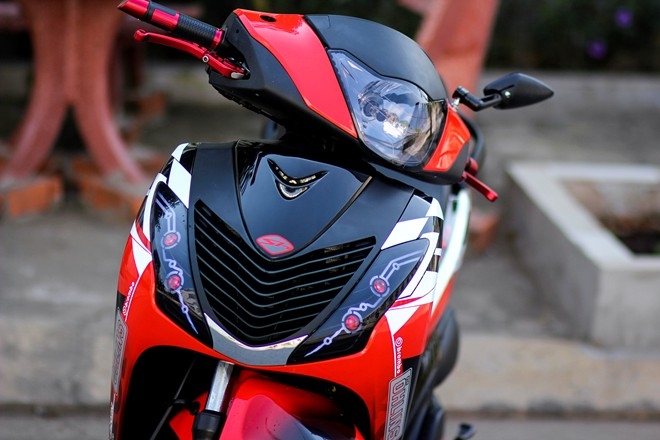 honda-sh-2010-y-voi-dan-ao-tem-dau-phoi-mau-la-mat-giadinhonline.vn 2