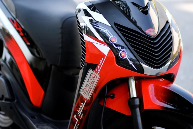 honda-sh-2010-y-voi-dan-ao-tem-dau-phoi-mau-la-mat-giadinhonline.vn 5