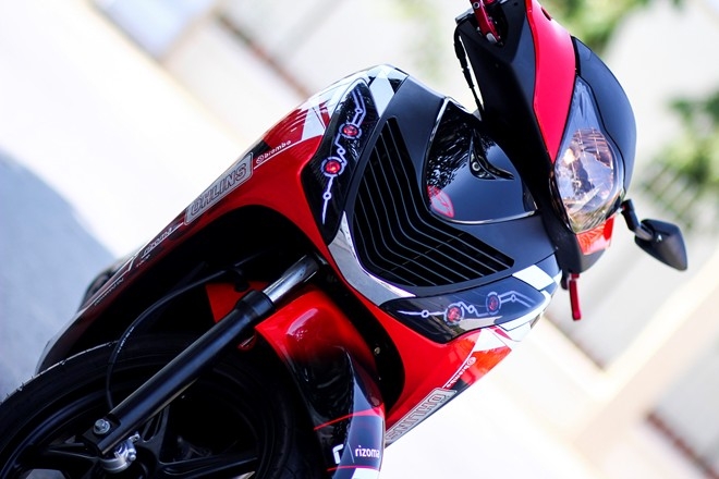 honda-sh-2010-y-voi-dan-ao-tem-dau-phoi-mau-la-mat-giadinhonline.vn 6