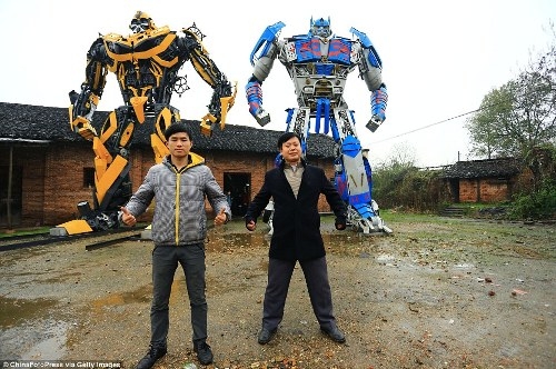 cha-con-nong-dan-trung-quoc-che-tao-transformer-giadinhonline.vn 1