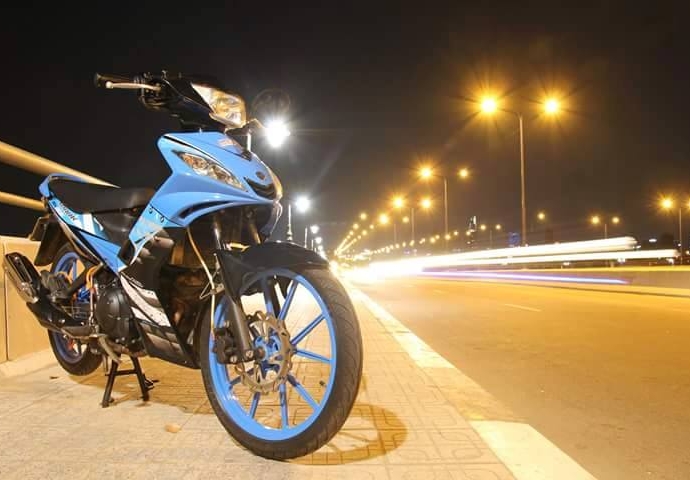 exciter-2010-do-la-mat-voi-dan-ao-xanh-biec-cung-nhieu-phu-kien-giadinhonline.vn 1