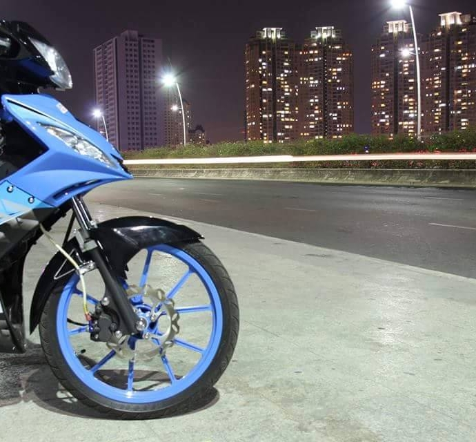 exciter-2010-do-la-mat-voi-dan-ao-xanh-biec-cung-nhieu-phu-kien-giadinhonline.vn 3