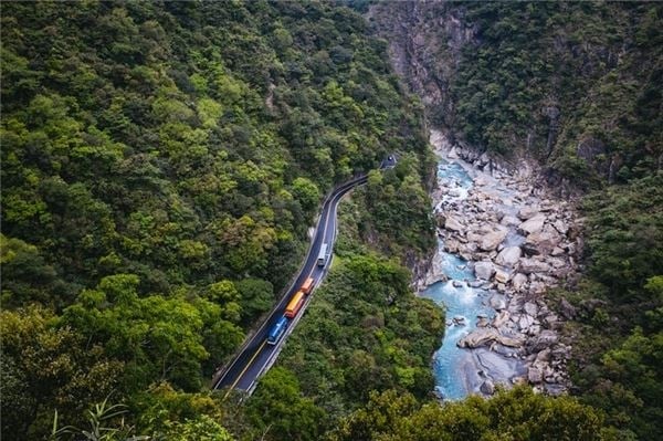 kham-pha-hem-nui-da-cam-thach-taroko-gorge-tai-dai-loan-giadinhonline.vn 3