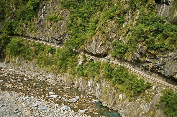 kham-pha-hem-nui-da-cam-thach-taroko-gorge-tai-dai-loan-giadinhonline.vn 4