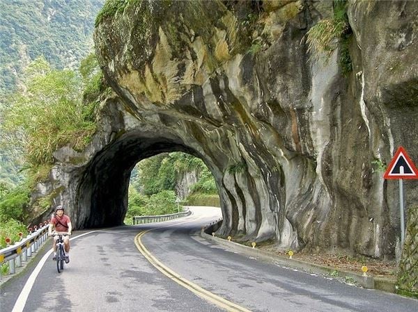 kham-pha-hem-nui-da-cam-thach-taroko-gorge-tai-dai-loan-giadinhonline.vn 7