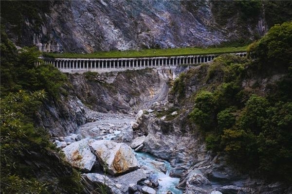 kham-pha-hem-nui-da-cam-thach-taroko-gorge-tai-dai-loan-giadinhonline.vn 8