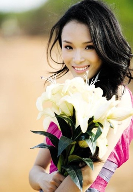 nhin-lai-nhung-hinh-anh-dep-rang-ro-cua-hoa-hau-truong-ho-phuong-nga-giadinhonline.vn 11