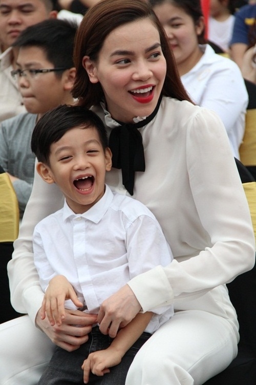 subeo-lan-dau-tinh-nghich-di-su-kien-cung-me--giadinhonline.vn 1