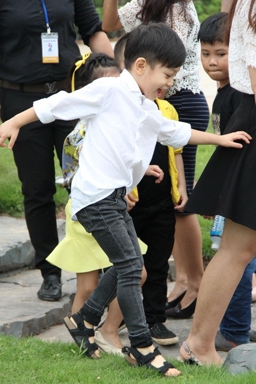 subeo-lan-dau-tinh-nghich-di-su-kien-cung-me--giadinhonline.vn 4