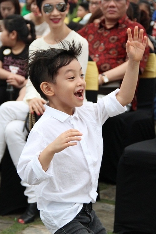 subeo-lan-dau-tinh-nghich-di-su-kien-cung-me--giadinhonline.vn 13