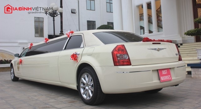 dai-gia-quotchiu-choiquot-sam-sieu-xe-chrysler-300-phuc-vu-dam-cuoi-giadinhonline.vn 2