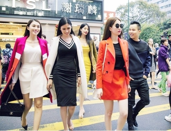 nhung-lan-ngoc-trinh-be-bang-vi-loi-trang-phuc-tai-nuoc-ban--giadinhonline.vn 6