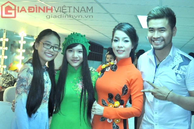 huyen-tran-phuong-my-chi-duyen-dang-trong-ta-ao-dai-ba-ba-giadinhonline.vn 8