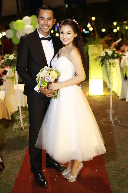 chan-dung-nguoi-vo-xinh-dep-chan-tinh-cua-duy-nhan--giadinhonline.vn 8