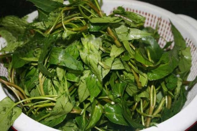 canh-cua-rau-muong-khoai-so-ngot-mat-dua-com-giadinhonline.vn 3
