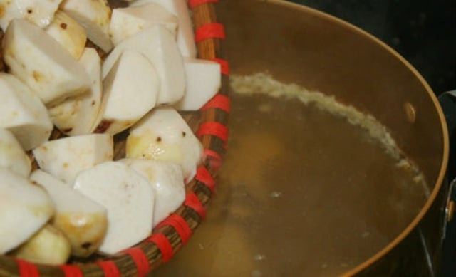 canh-cua-rau-muong-khoai-so-ngot-mat-dua-com-giadinhonline.vn 7