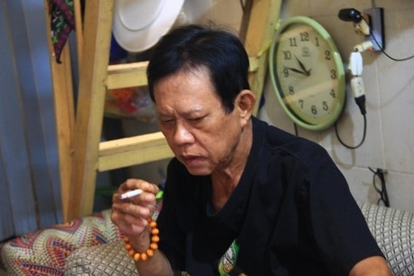 quotvua-nhac-sen-vinh-su-ta-on-doi-nghe-si-bang-dem-nhac-hai-ban-tay-trang-giadinhonline.vn 1