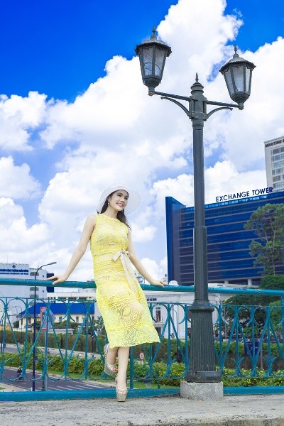 nu-hoang-du-lich-duong-kim-anh-xinh-dep-diu-dang-xuong-pho-giadinhonline.vn 1
