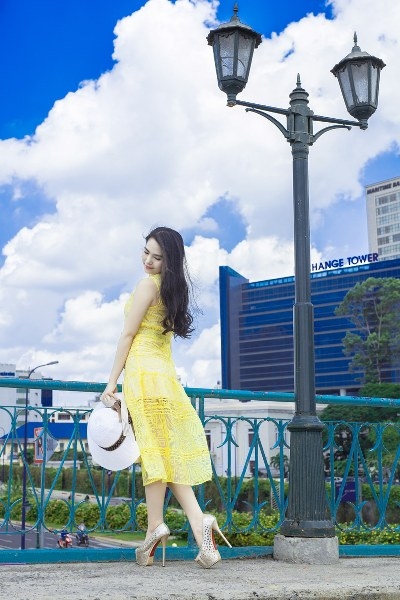 nu-hoang-du-lich-duong-kim-anh-xinh-dep-diu-dang-xuong-pho-giadinhonline.vn 3