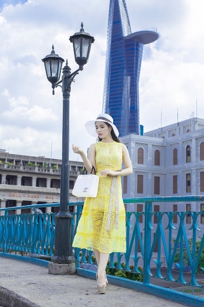 nu-hoang-du-lich-duong-kim-anh-xinh-dep-diu-dang-xuong-pho-giadinhonline.vn 5