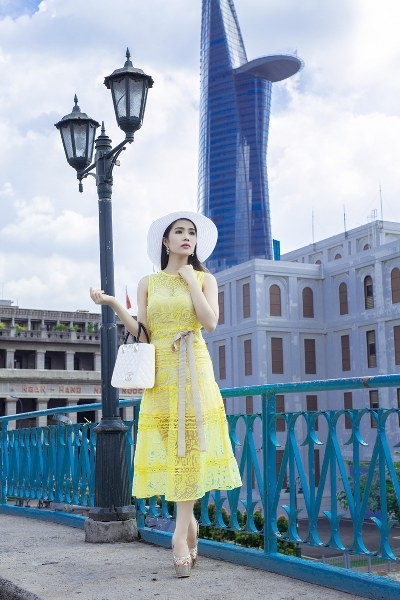 nu-hoang-du-lich-duong-kim-anh-xinh-dep-diu-dang-xuong-pho-giadinhonline.vn 6